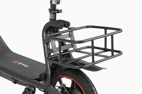 Dettaglio del cestino della DYU C4 e-bike, design pratico e moderno per il trasporto. Dettaglio del cestino della DYU C4 e-bike, design pratico e moderno per il trasporto.