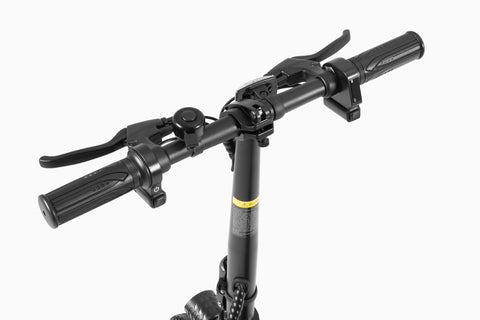 Dettagli del manubrio della DYU C4 e-bike con freni e manopole comode. Dettagli del manubrio della DYU C4 e-bike con freni e manopole comode.