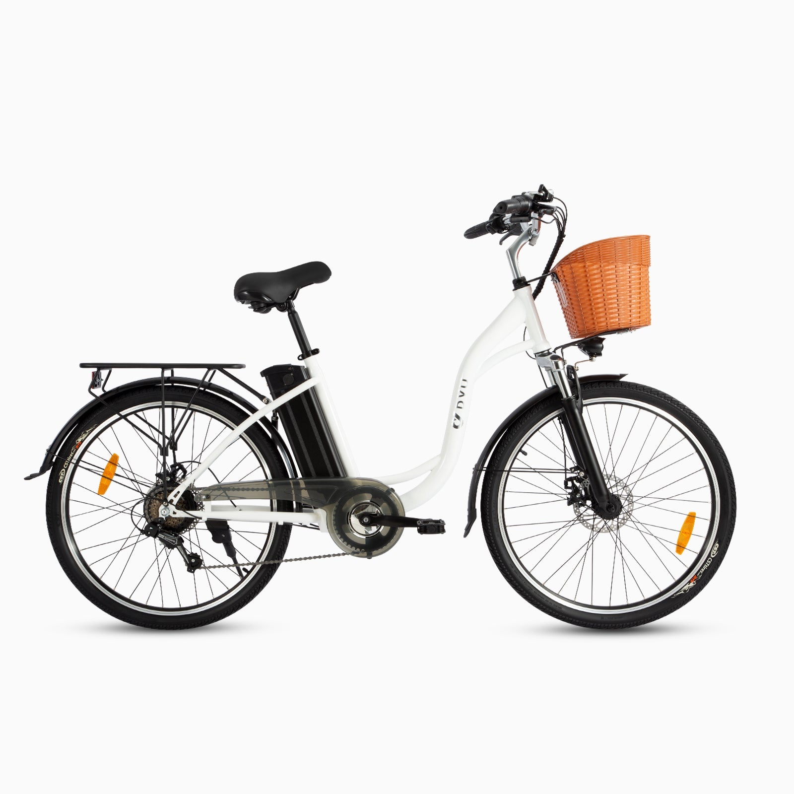 Bicicletta elettrica DYU C6 bianca con cestino e portapacchi, design moderno. Bicicletta elettrica DYU C6 bianca con cestino e portapacchi, design moderno.