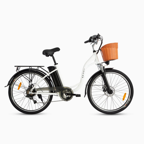 Bicicletta elettrica DYU C6 bianca con cestino e portapacchi, design moderno. Bicicletta elettrica DYU C6 bianca con cestino e portapacchi, design moderno.