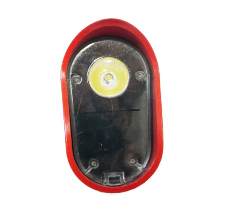 Faro per ebike con cappuccio rosso e luce frontale brillante. Faro per ebike con cappuccio rosso e luce frontale brillante.