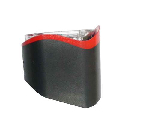 Faro per ebike con design elegante, cappuccio rosso e custodia nera. Faro per ebike con design elegante, cappuccio rosso e custodia nera.