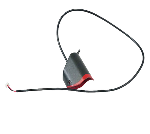 Faro ebike con cappuccio rosso e cavi per installazione semplice. Faro ebike con cappuccio rosso e cavi per installazione semplice.