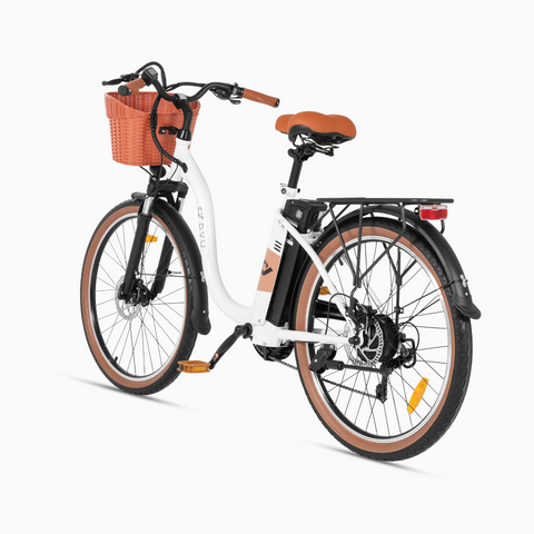 Bici elettrica DYU C6 Pro con cesto e sella in pelle, ottima per commuting.