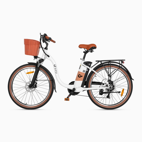 Bici elettrica DYU C6 Pro bianca con cesto, ideale per commuting e passeggiate.