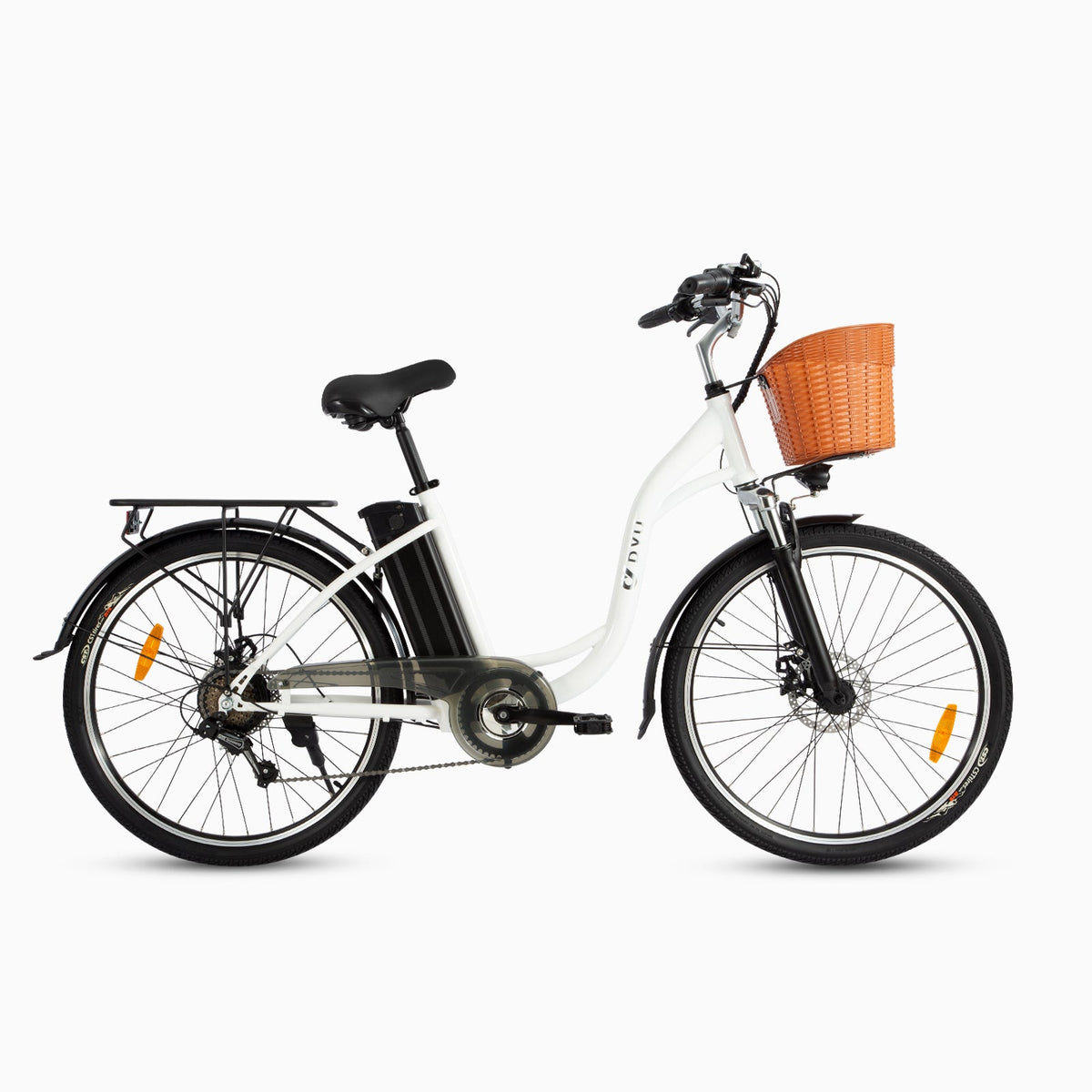 Bicicletta elettrica DYU C6 bianca con cestino e portapacchi, design moderno.